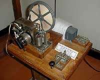 Телеграфный аппарат Морзе и ключ Морзе, конец 19 века.  